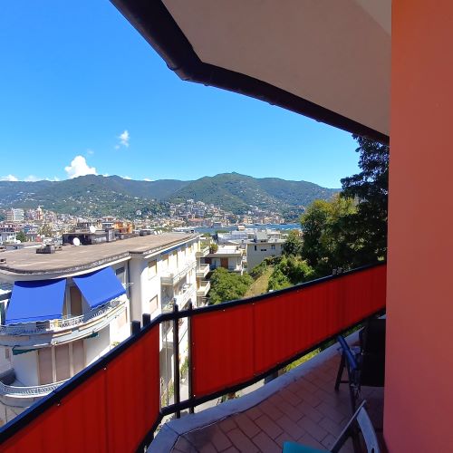 Penthouse with sea views of the Gulf of Rapallo, a stone’s throw from the marina and beaches in Rapallo, Via Vespucci
