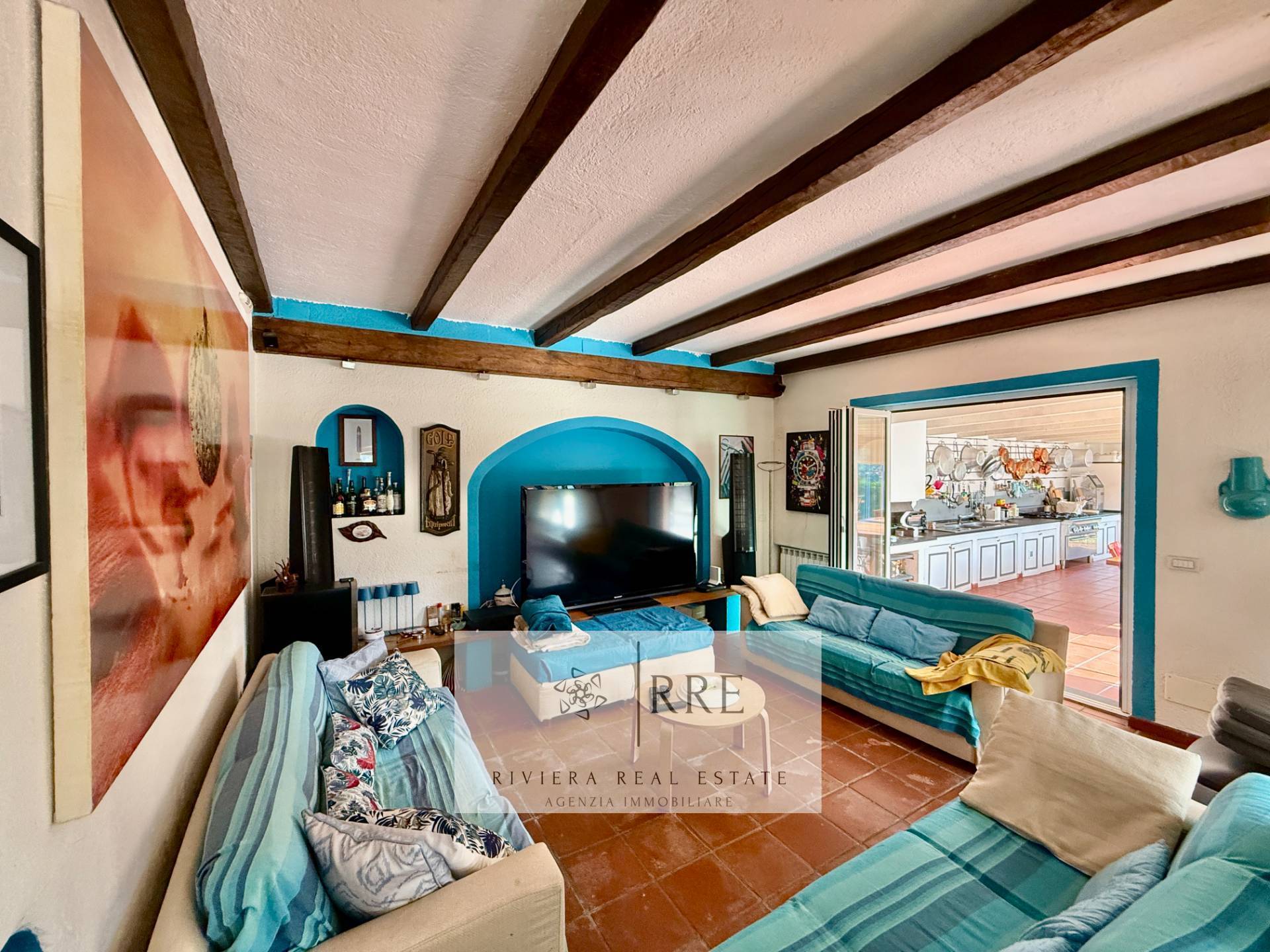Spectacular villa in Golf Club in Garlenda with Swimmingpool