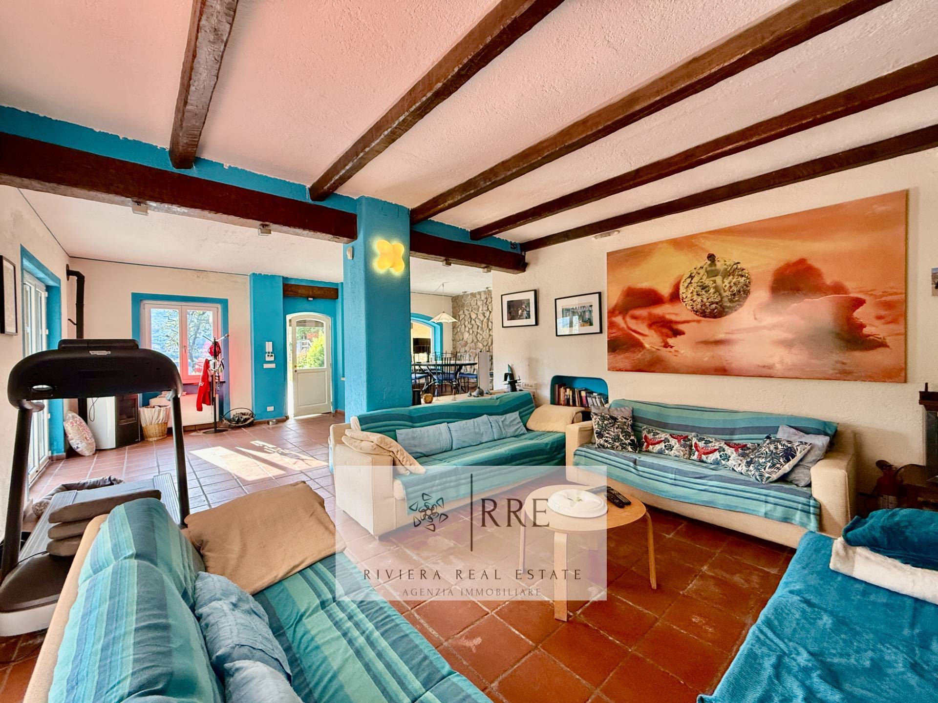 Spectacular villa in Golf Club in Garlenda with Swimmingpool