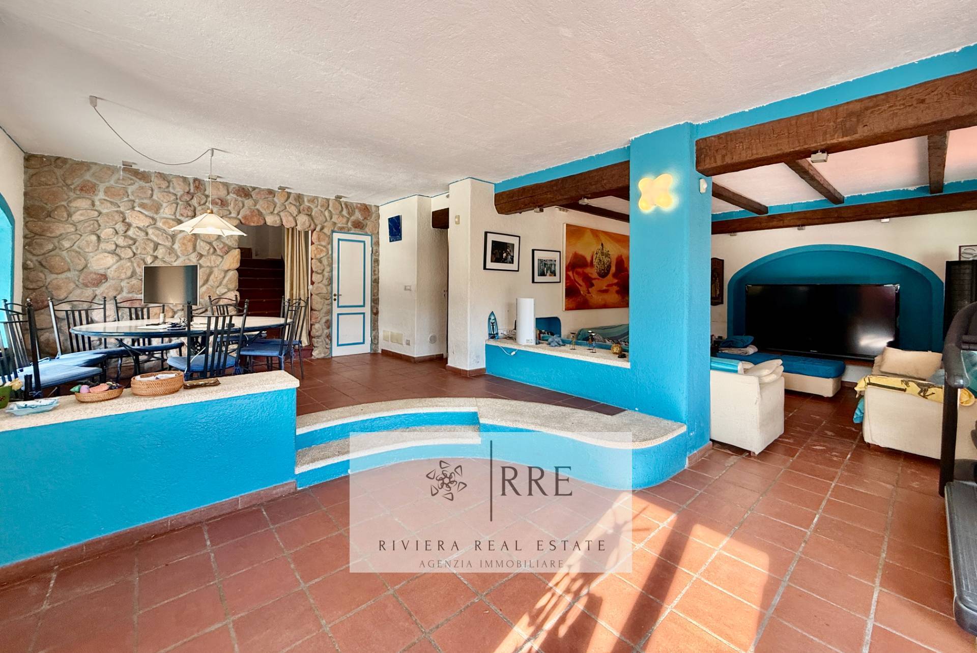 Spectacular villa in Golf Club in Garlenda with Swimmingpool