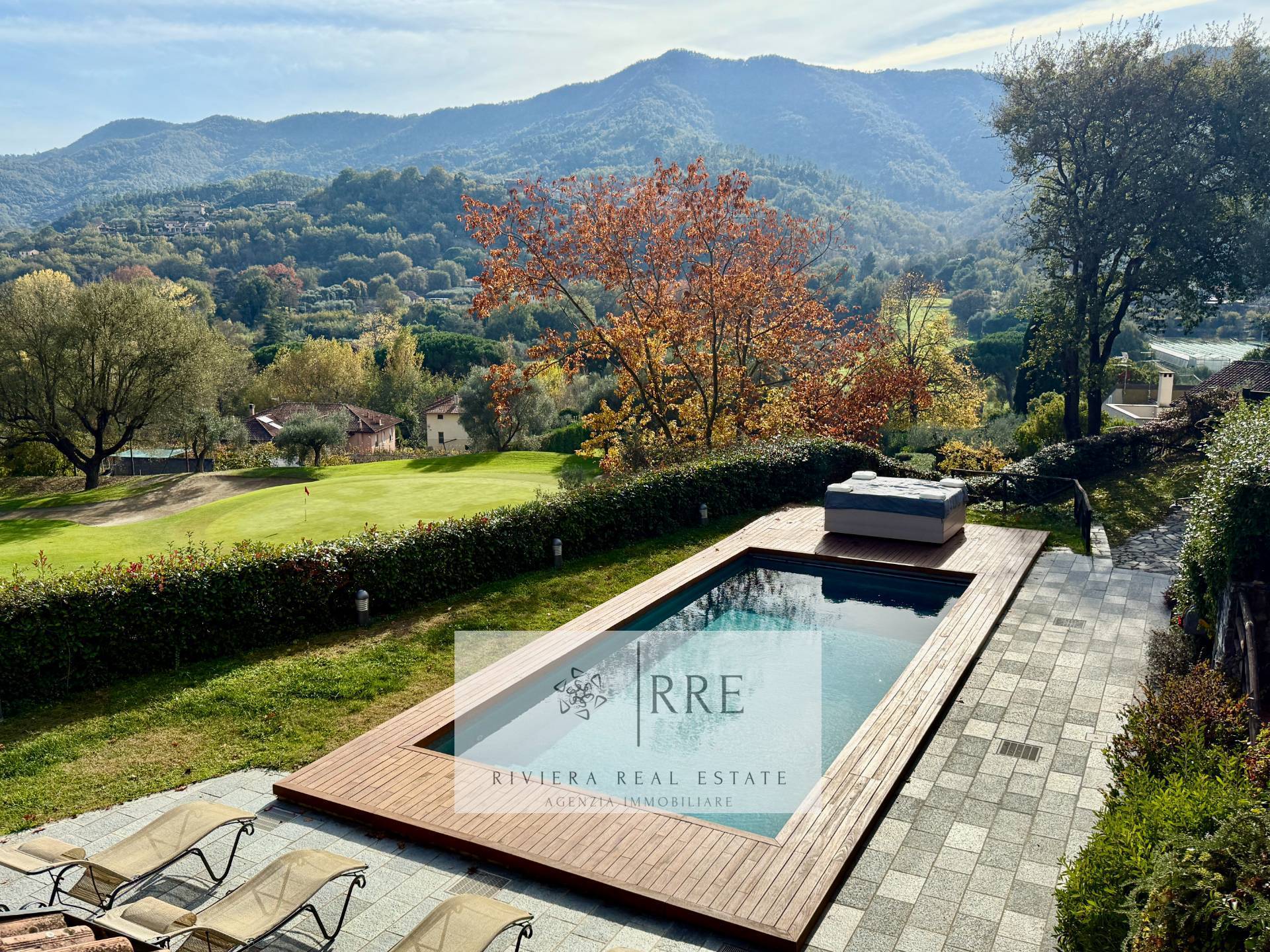 Spectacular villa in Golf Club in Garlenda with Swimmingpool