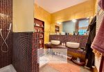 Spectacular villa in Golf Club in Garlenda with Swimmingpool