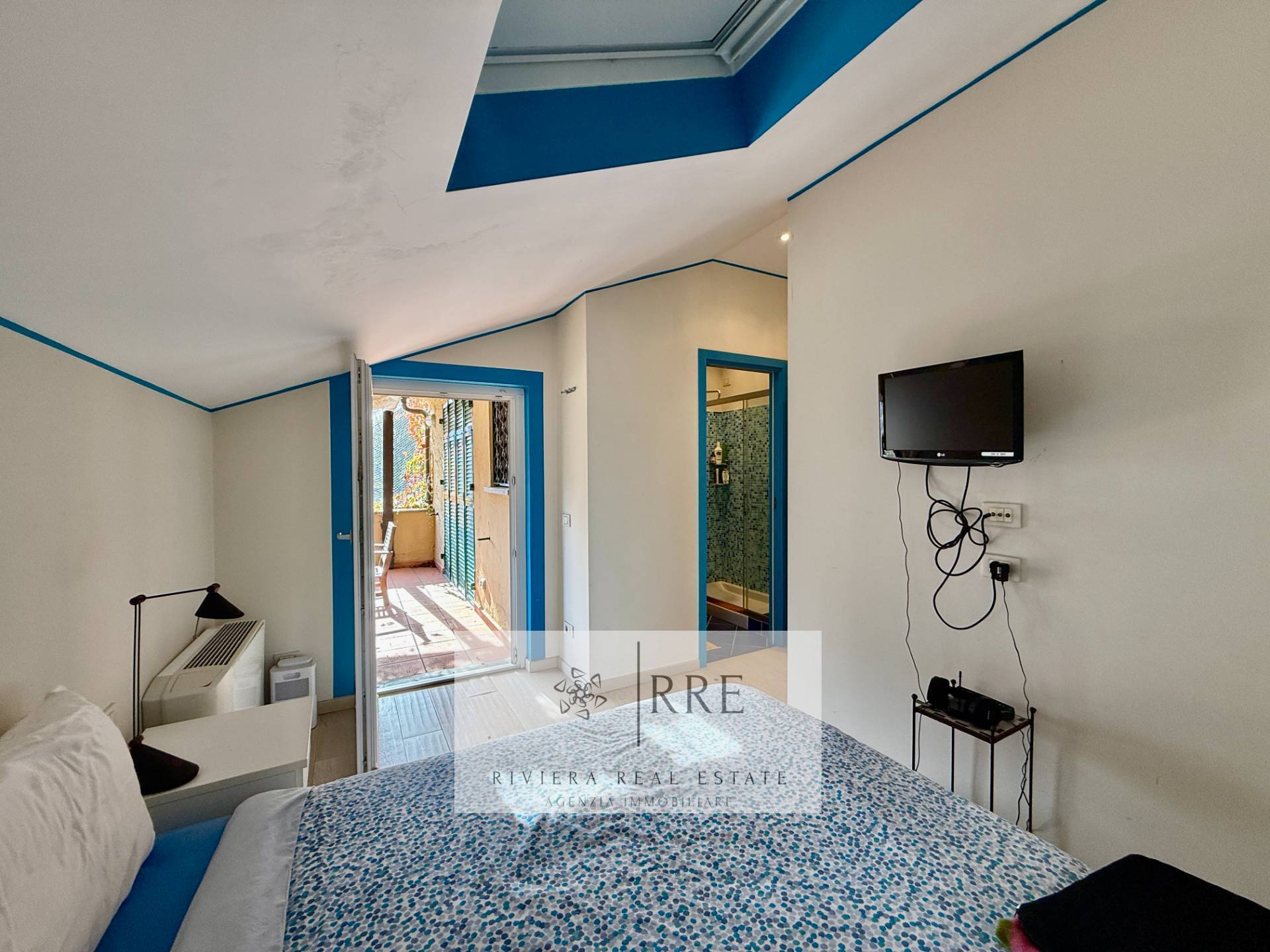 Spectacular villa in Golf Club in Garlenda with Swimmingpool