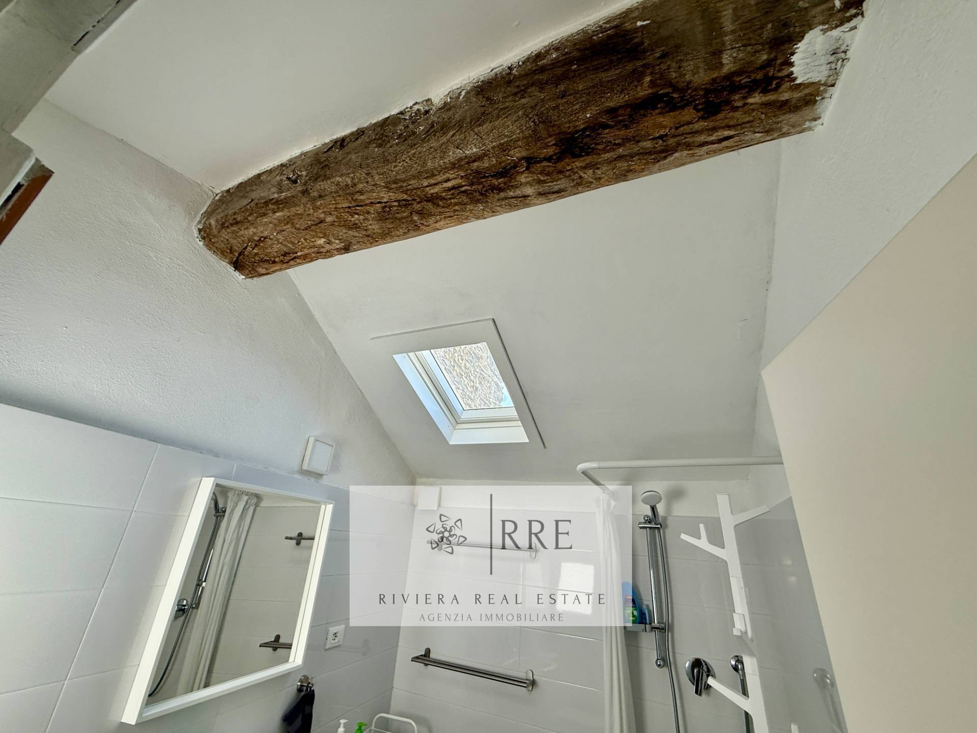 Semi-detached house with terrace overlooking the valley in Aquila d’Arroscia