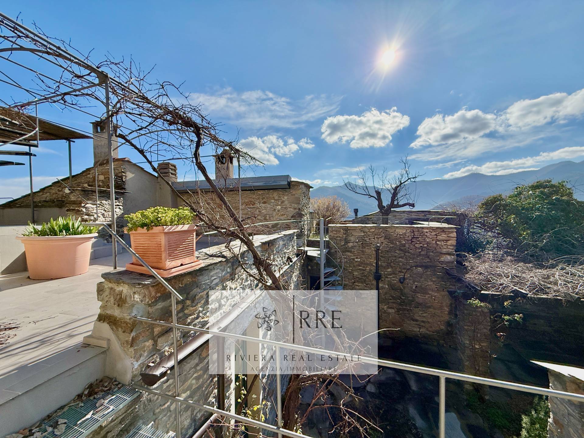 Semi-detached house with terrace overlooking the valley in Aquila d’Arroscia