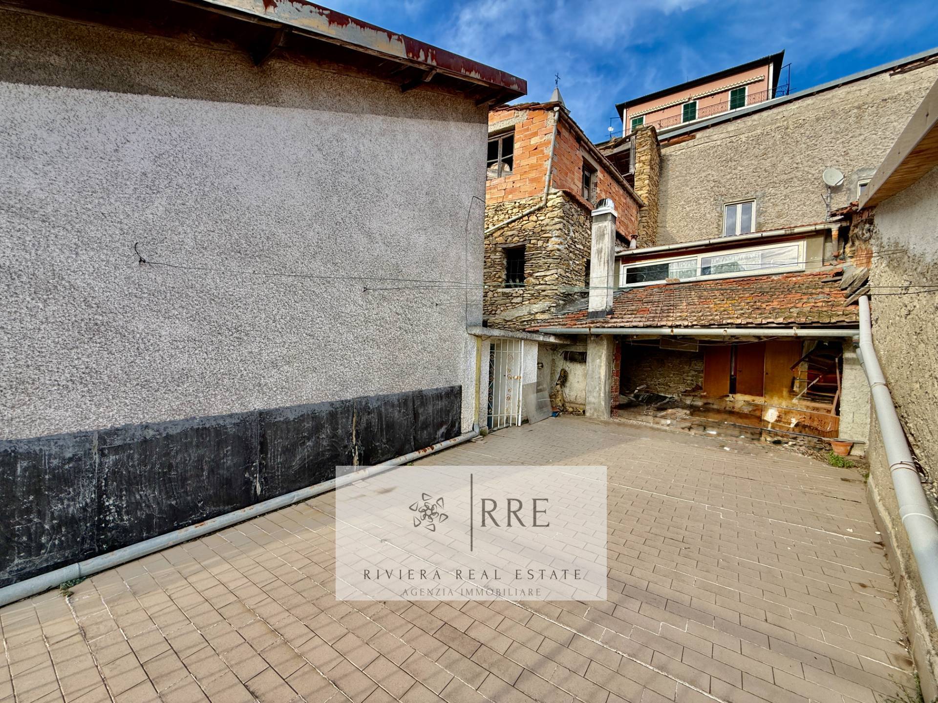 Semi-detached house with breathtaking views for sale in Aquila d’Arroscia
