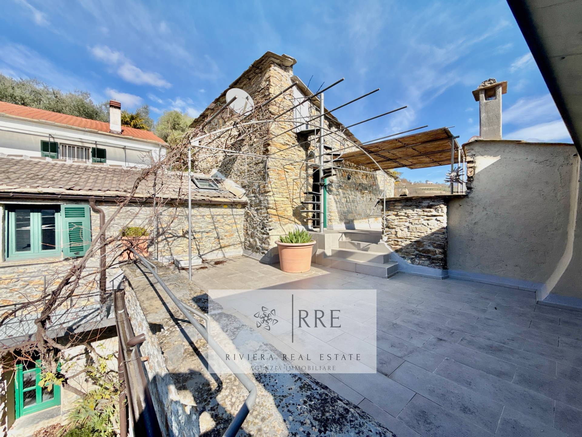 Semi-detached house with terrace overlooking the valley in Aquila d’Arroscia