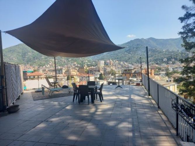 Penthouse with sea views of the Gulf of Rapallo, a stone’s throw from the marina and beaches in Rapallo, Via Vespucci