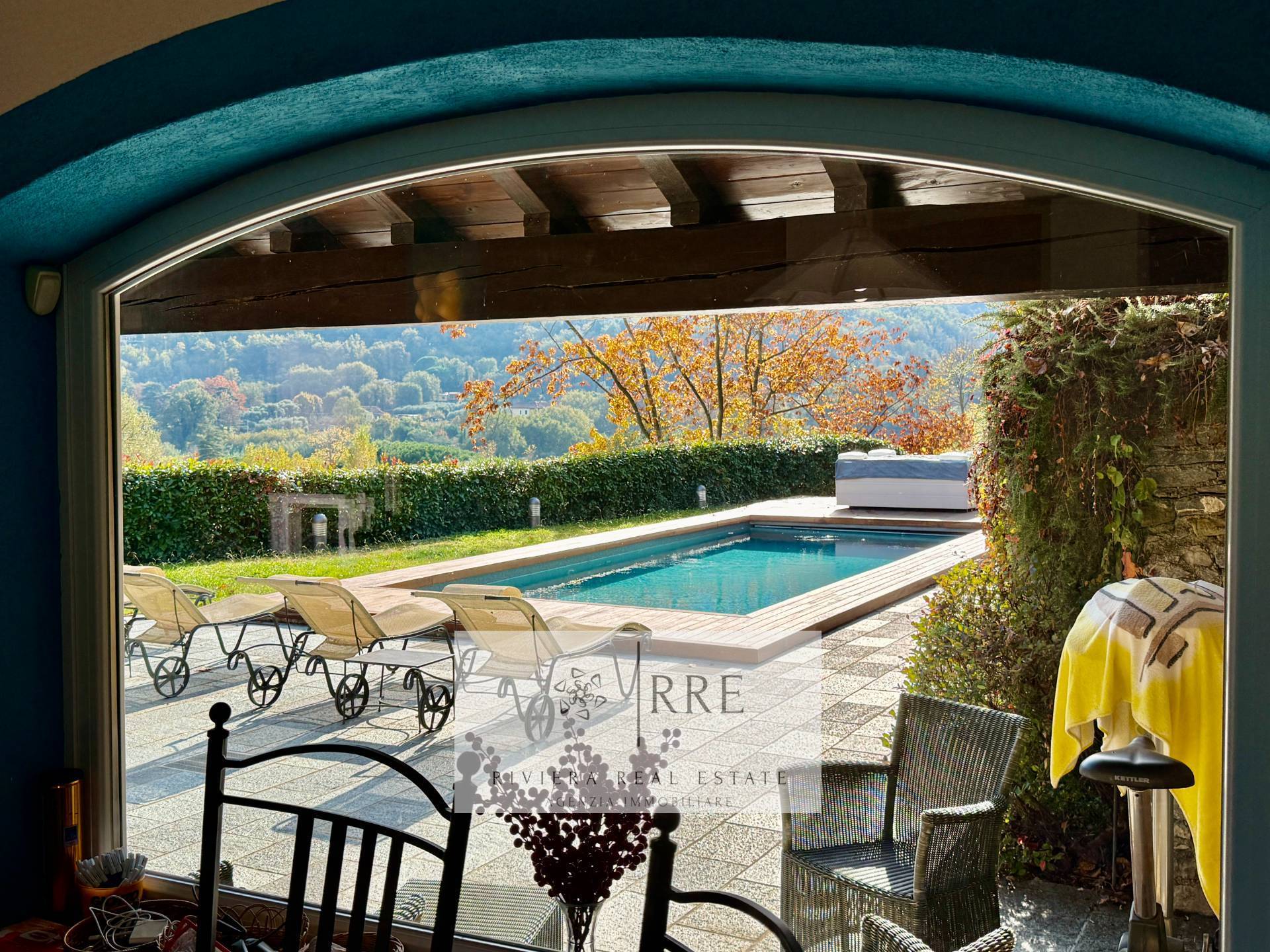 Spectacular villa in Golf Club in Garlenda with Swimmingpool