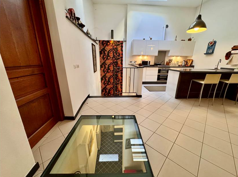 Restored town house with guest apartment and church views
