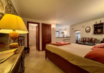 Restored town house with guest apartment and church views