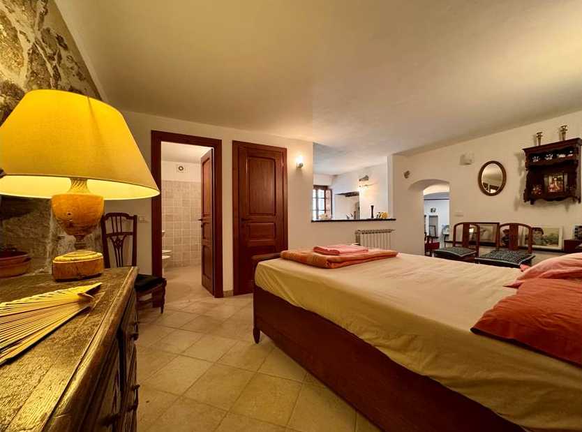 Restored town house with guest apartment and church views