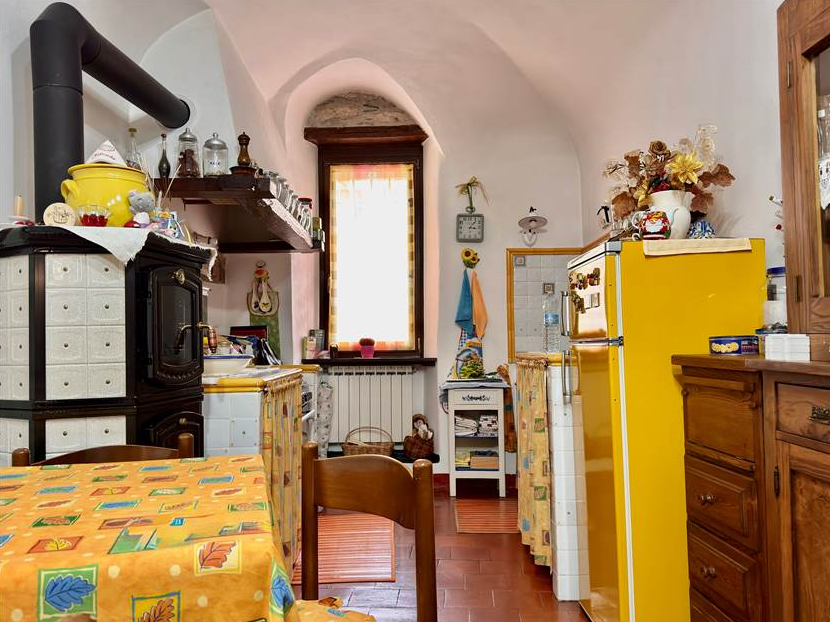 Town house with double terrace and mountain views