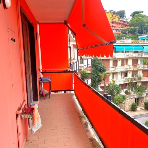 Three-room apartment with the possibility of a third bedroom, completely renovated with high-quality finishes in Rapallo, Via Vespucci