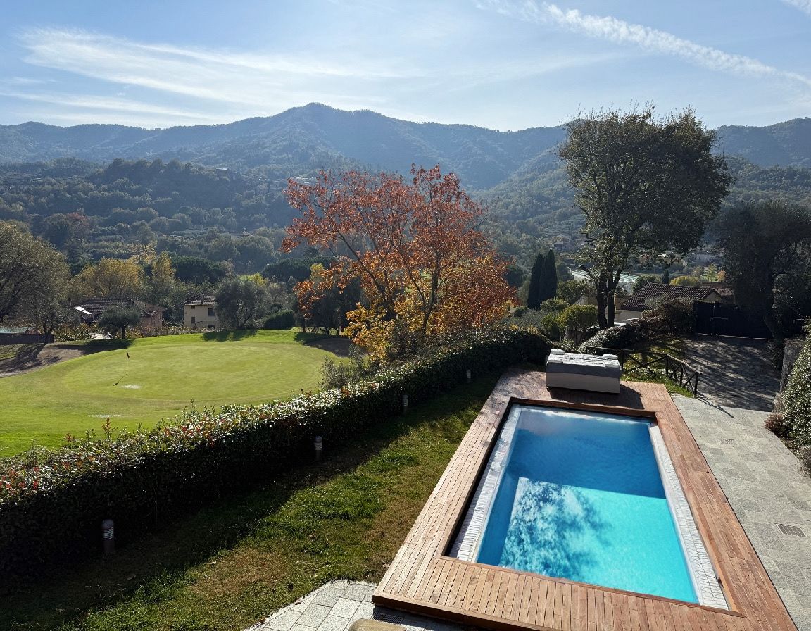 Spectacular villa in Golf Club in Garlenda with Swimmingpool