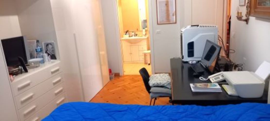 Three-room apartment with the possibility of a third bedroom, completely renovated with high-quality finishes in Rapallo, Via Vespucci