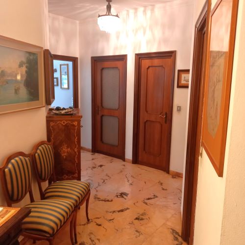 Penthouse with sea views of the Gulf of Rapallo, a stone’s throw from the marina and beaches in Rapallo, Via Vespucci