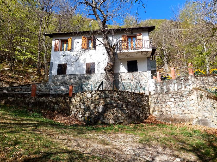 Detached villa with surrounding land.