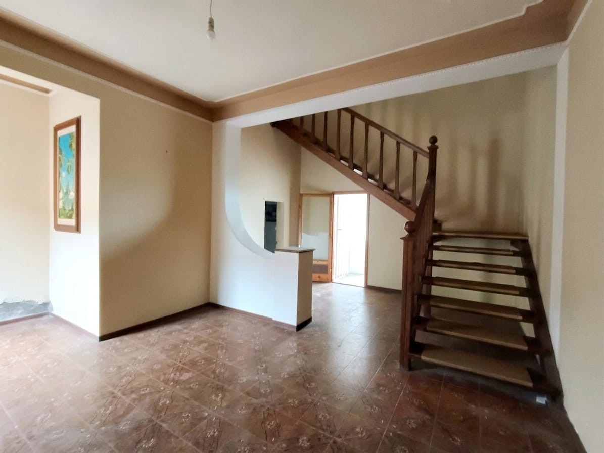 Charmed Townhouse/Villa for Sale in Abbadia di Montepulciano (SI), Tuscany