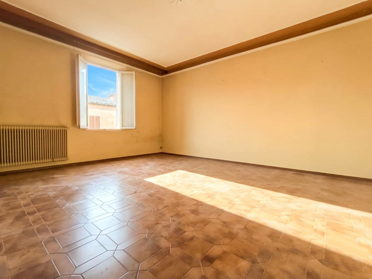 Charmed Townhouse/Villa for Sale in Abbadia di Montepulciano (SI), Tuscany