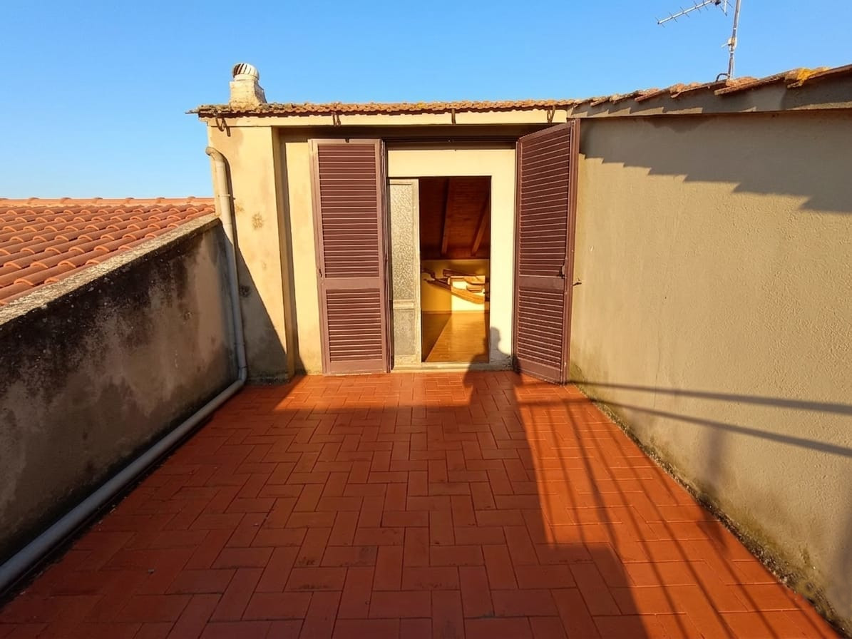 Charmed Townhouse/Villa for Sale in Abbadia di Montepulciano (SI), Tuscany