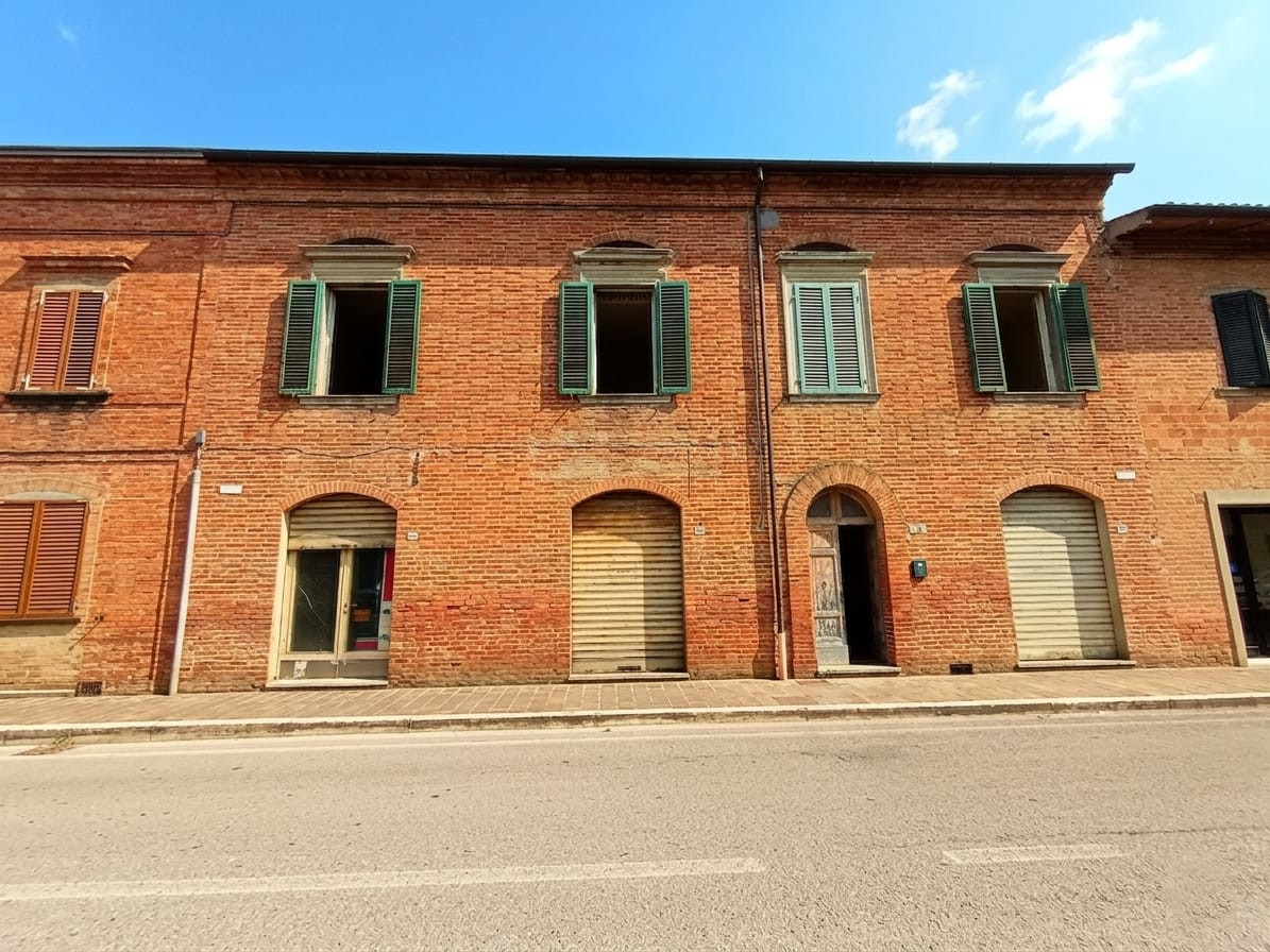 Charmed Townhouse/Villa for Sale in Abbadia di Montepulciano (SI), Tuscany