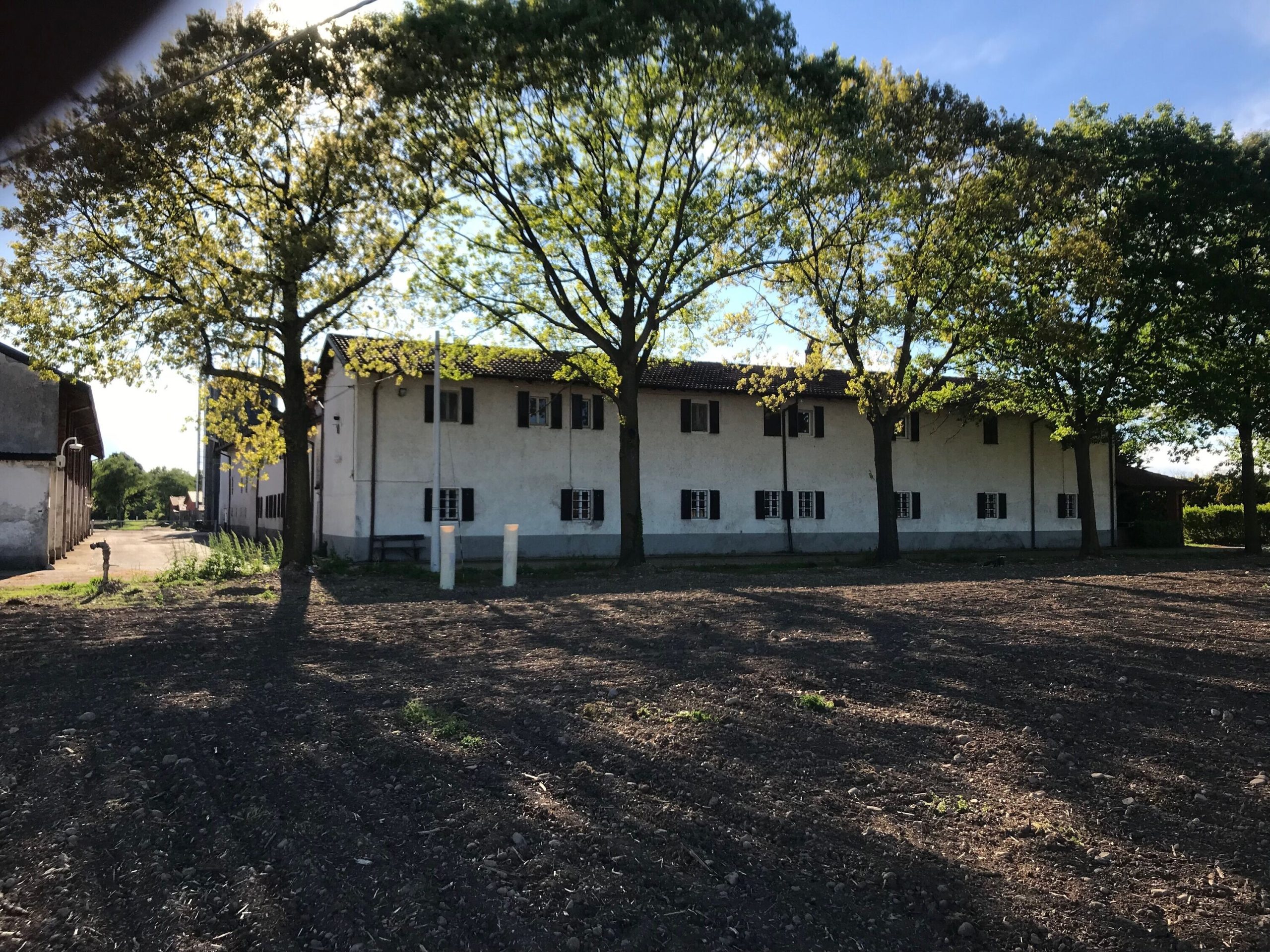 Entire 2000-square-meter farmhouse