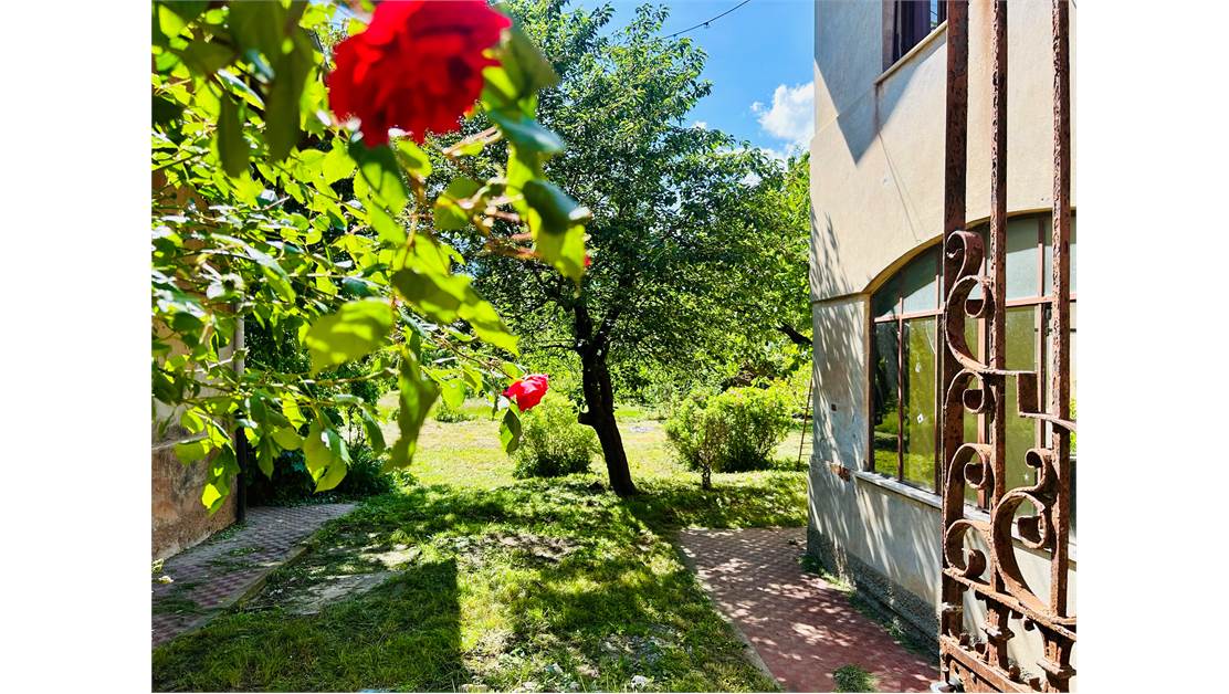 Detached Period Villa with Garden