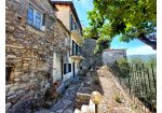 Entire building divided into four apartments and 15 km from Imperia