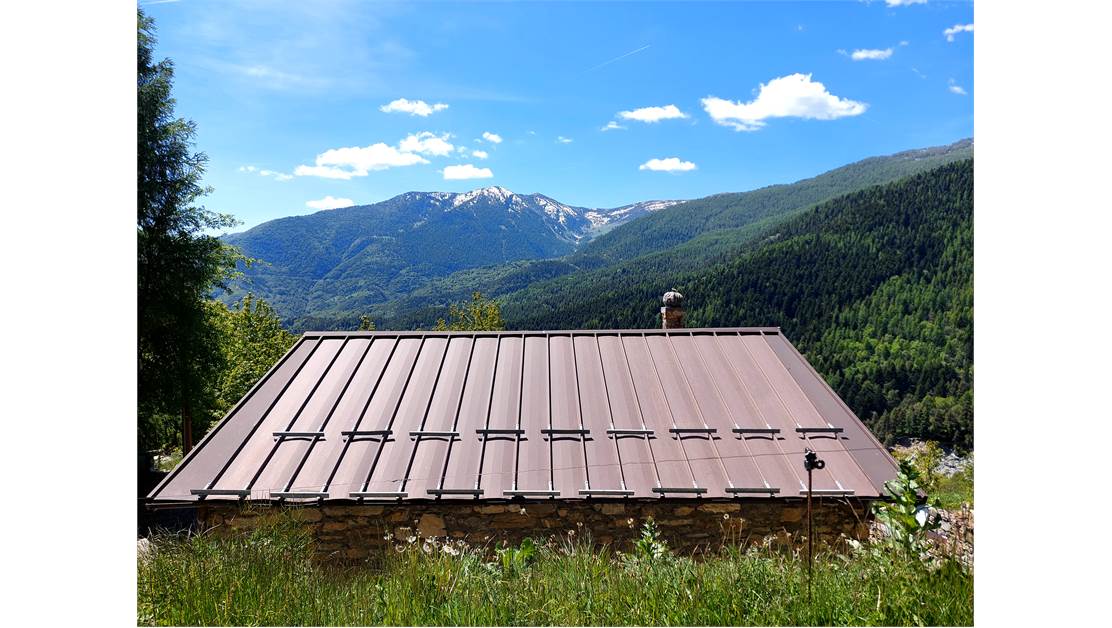 Typical local mountain house, isolated and with private surrounding land