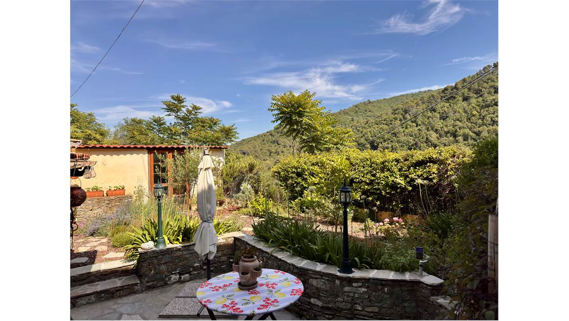 Two-story independent apartment with driveway courtyard, garden.
