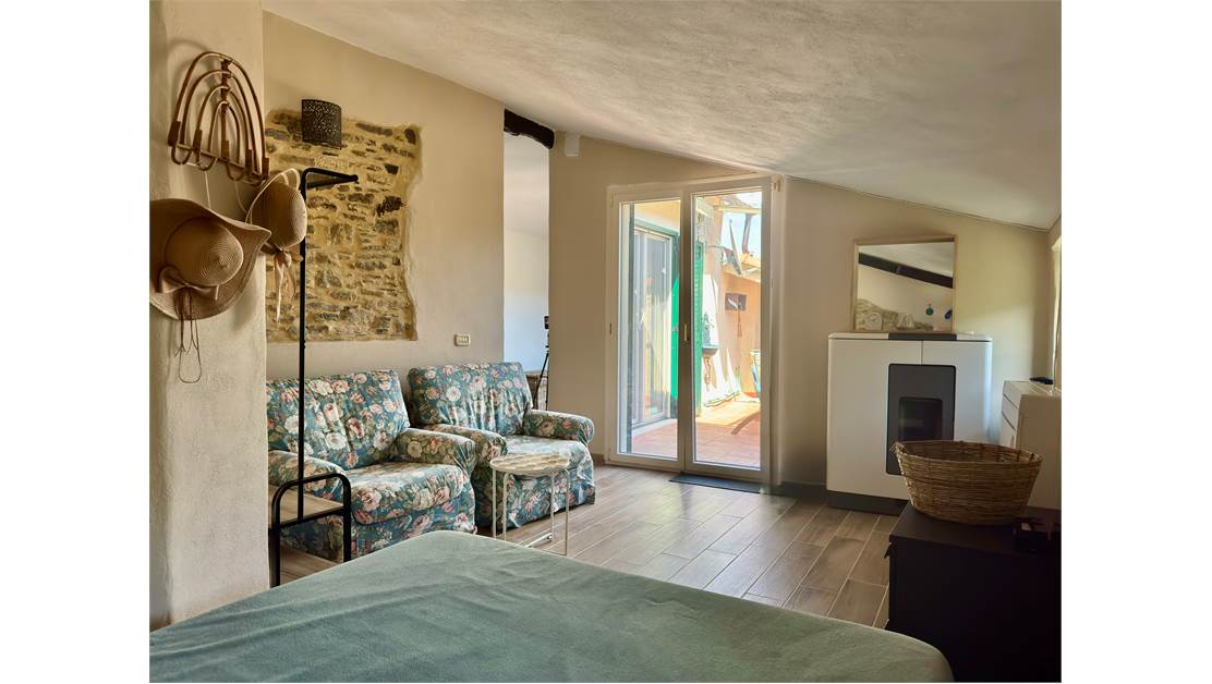 Two-story independent apartment with driveway courtyard, garden.
