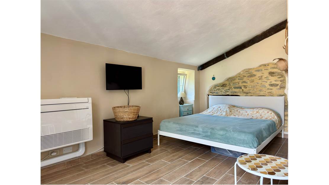 Two-story independent apartment with driveway courtyard, garden.