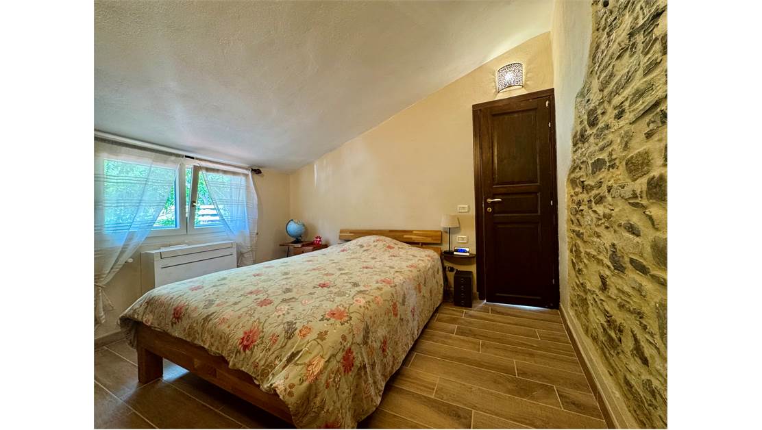 Two-story independent apartment with driveway courtyard, garden.