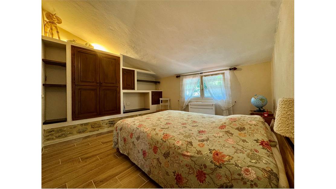 Two-story independent apartment with driveway courtyard, garden.