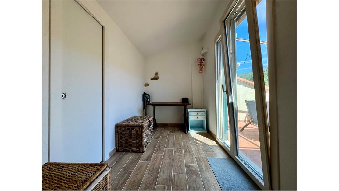 Two-story independent apartment with driveway courtyard, garden.