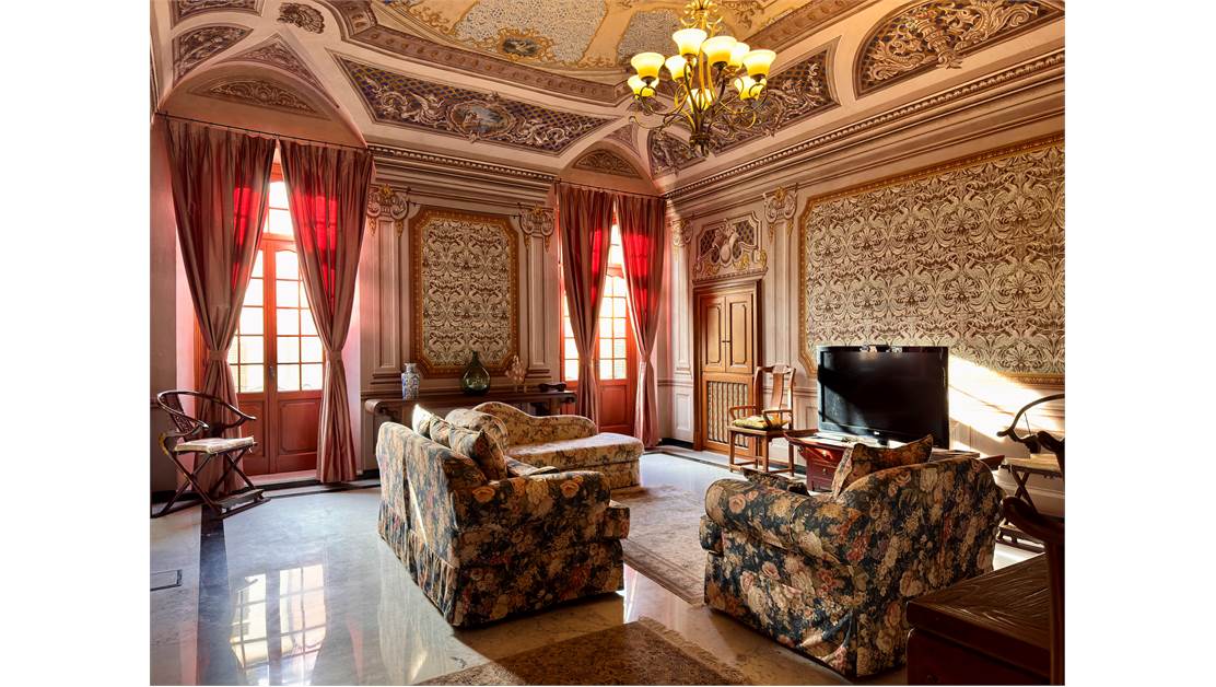 Prestigious period apartment in town centre