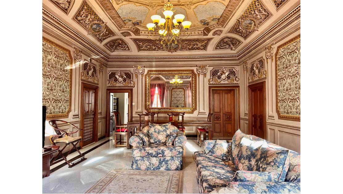 Prestigious period apartment in town centre