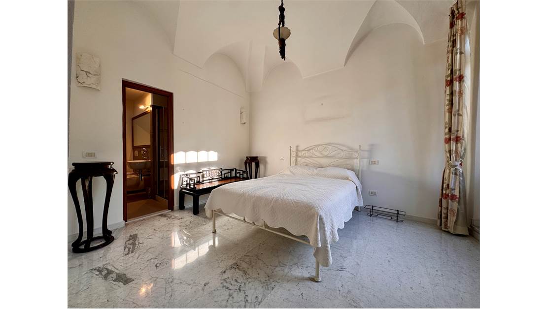 Prestigious period apartment in town centre