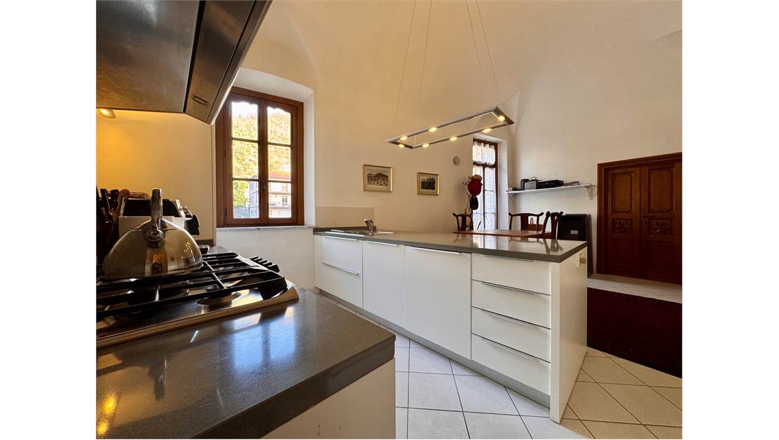 Prestigious period apartment in town centre
