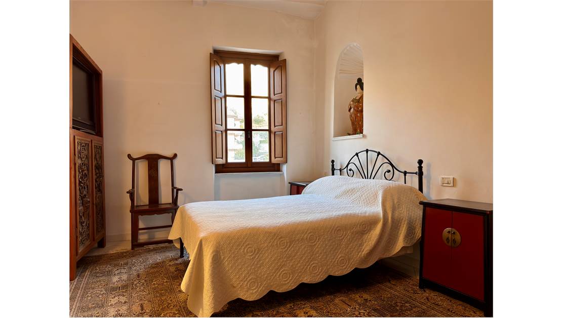 Prestigious period apartment in town centre