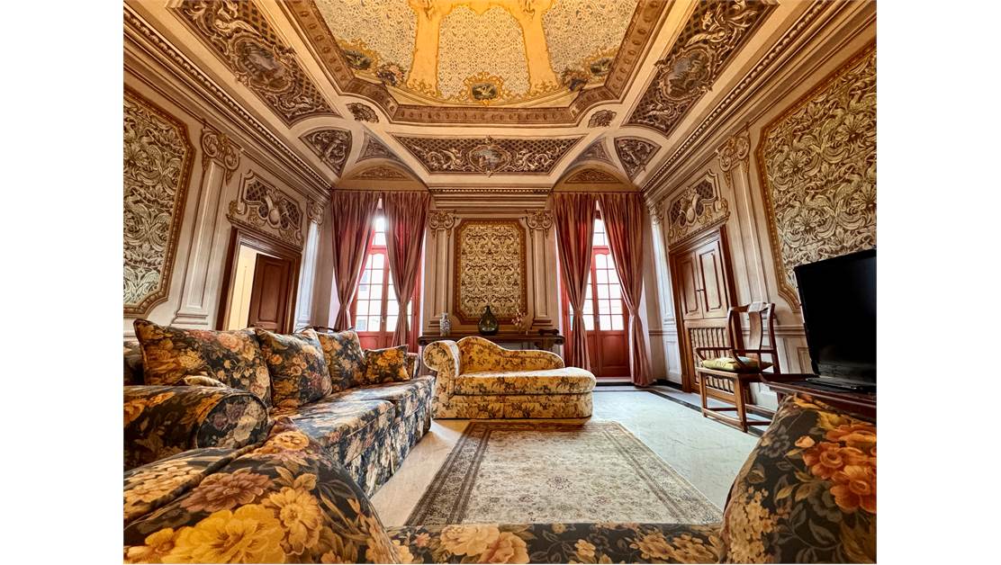 Prestigious period apartment in town centre