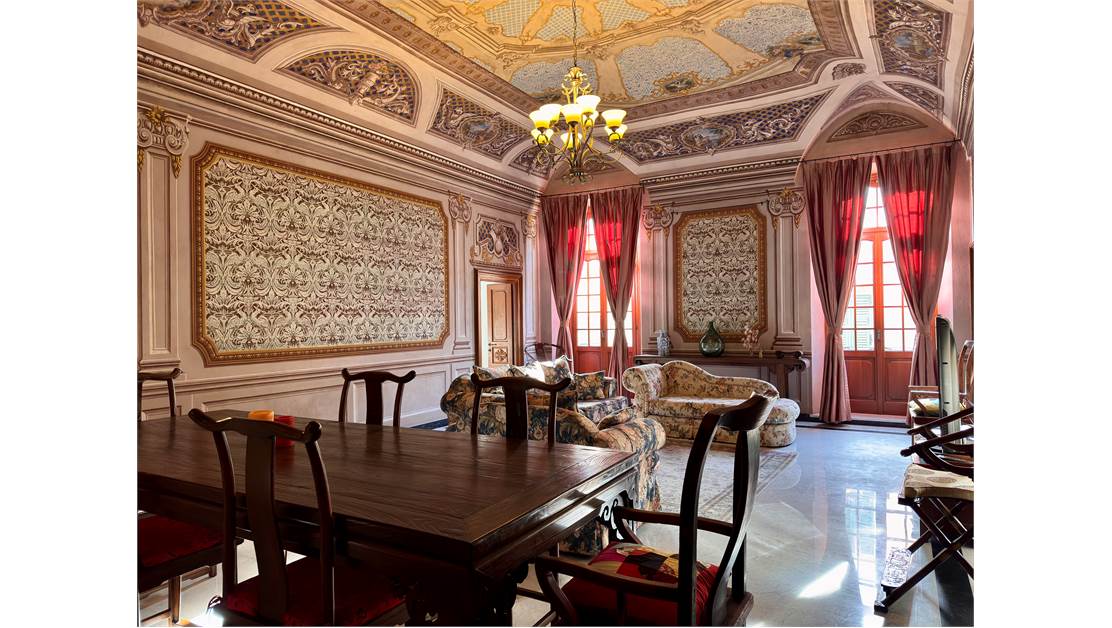Prestigious period apartment in town centre