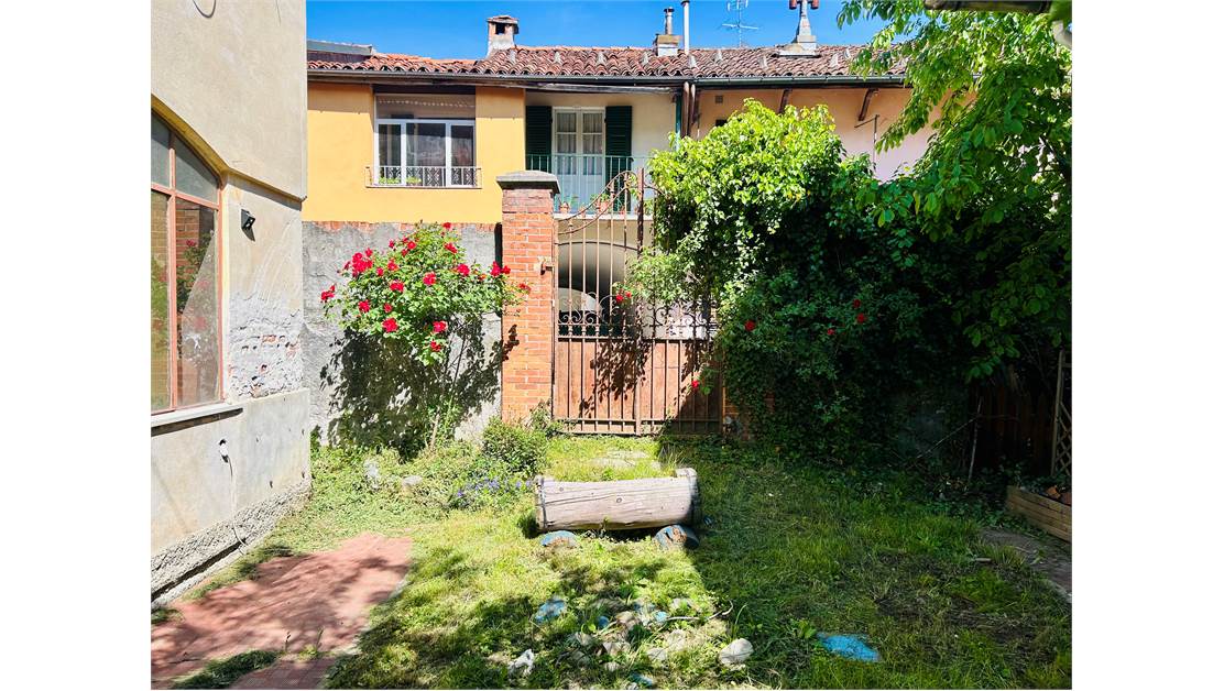Detached Period Villa with Garden