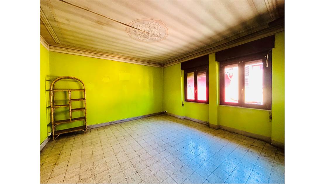 Detached Period Villa with Garden