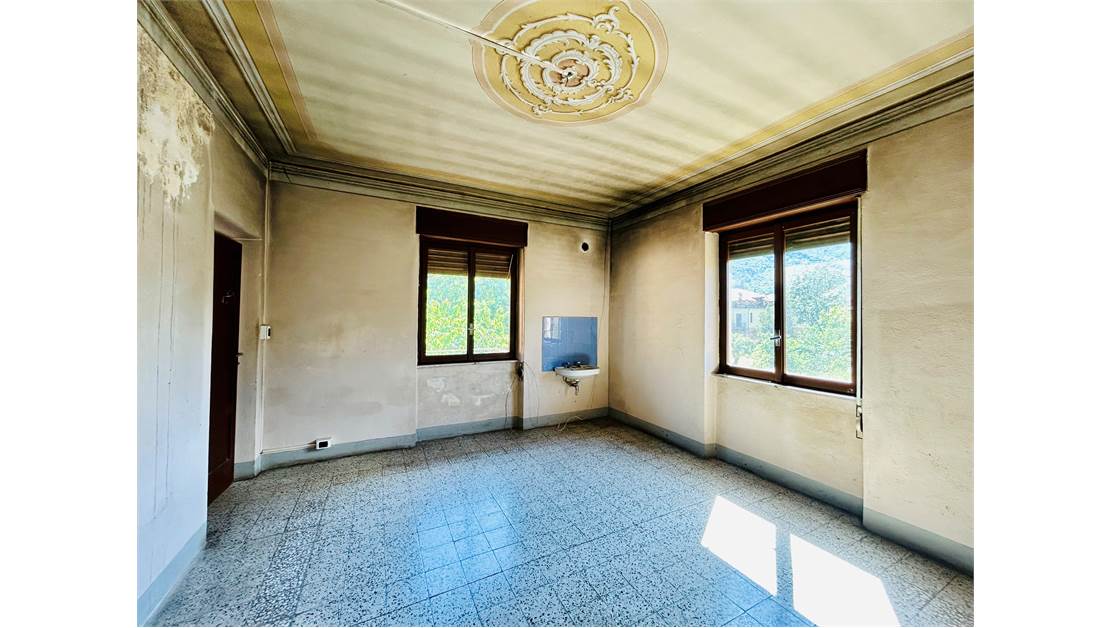 Detached Period Villa with Garden