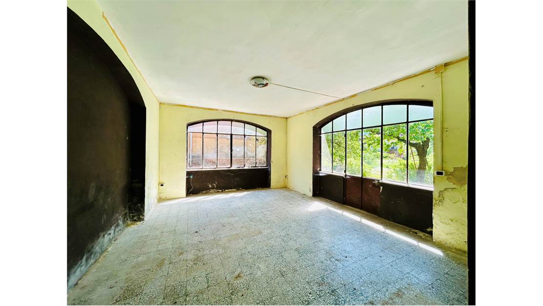 Detached Period Villa with Garden