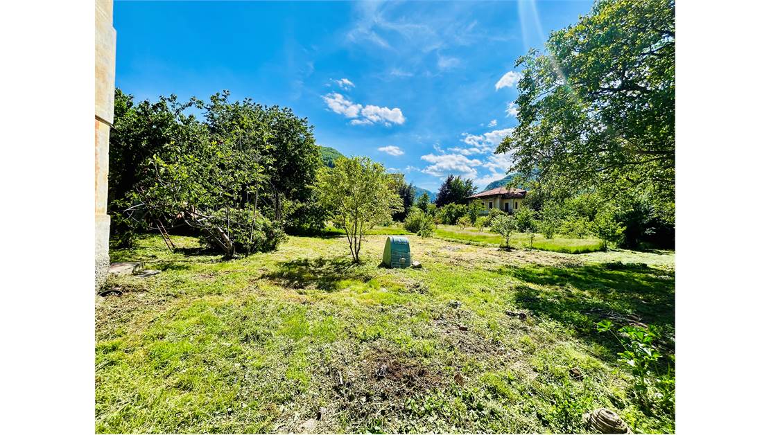 Detached Period Villa with Garden