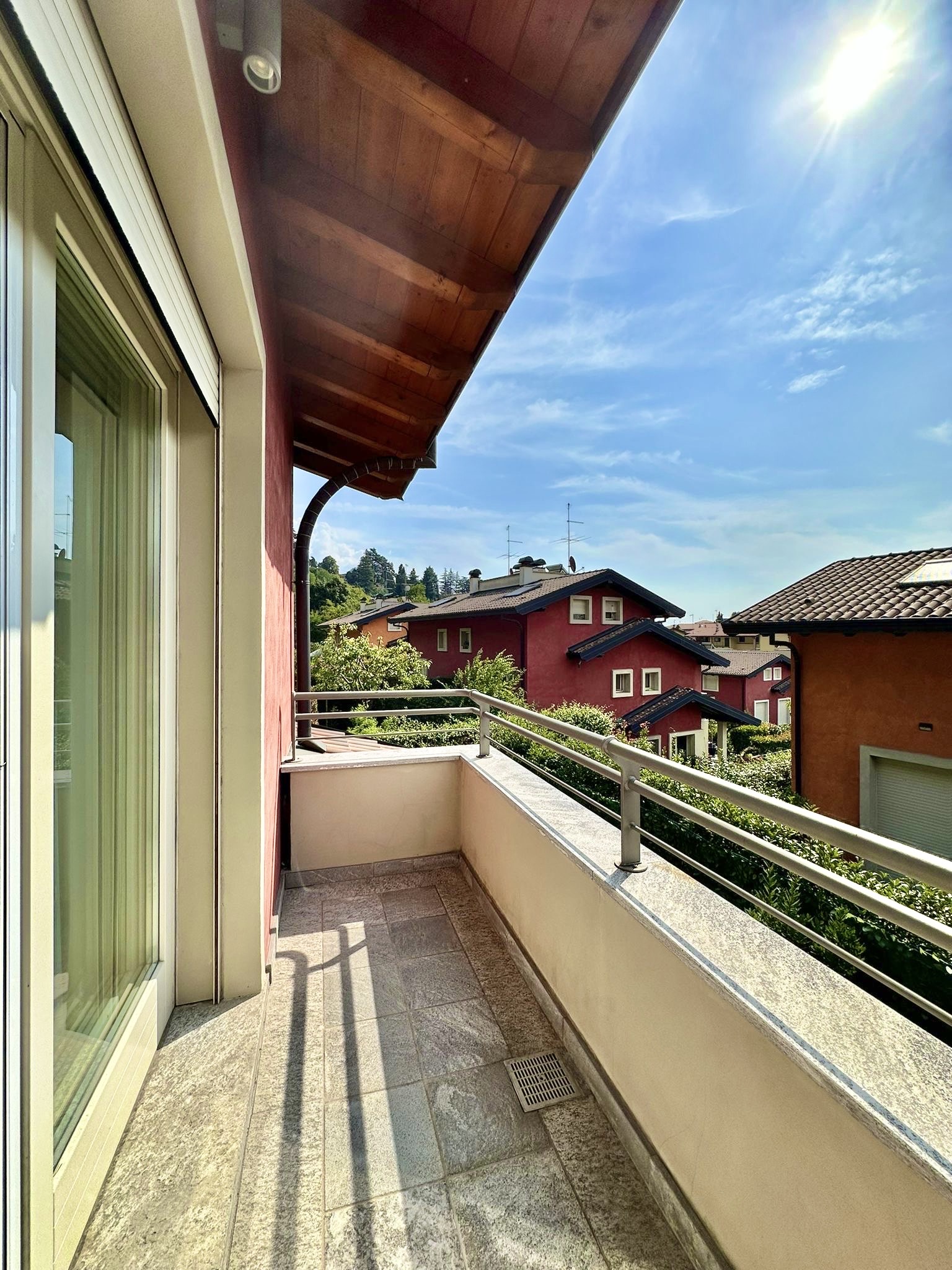 PRESTIGIOUS CORNER VILLA IN COMO- ITALY