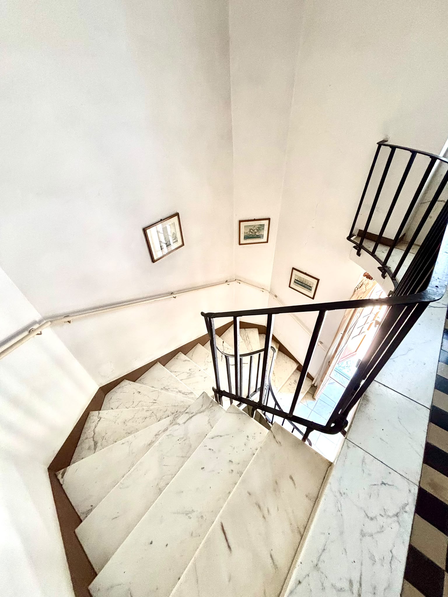 Historic villa overlooking the sea in Tuscany